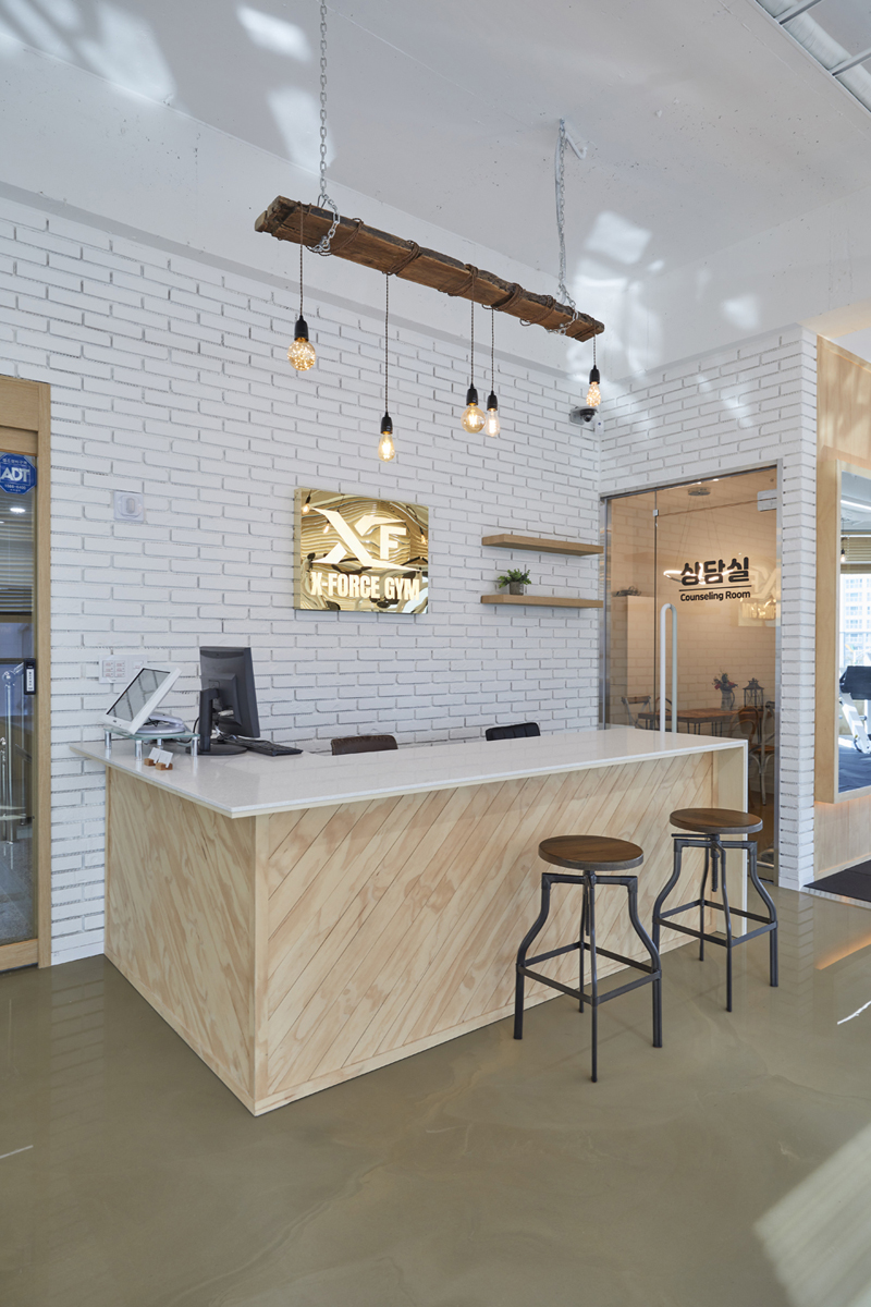 现代明亮 60 平健身中心，专业与时尚的完美融合-11