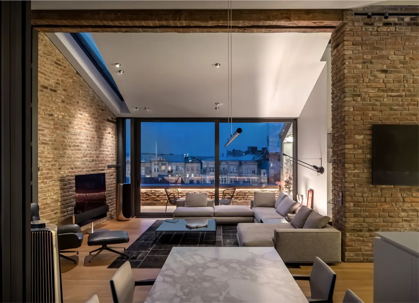 基辅独特设计阁楼 | 古老砖墙与现代钢火炉的完美融合-6