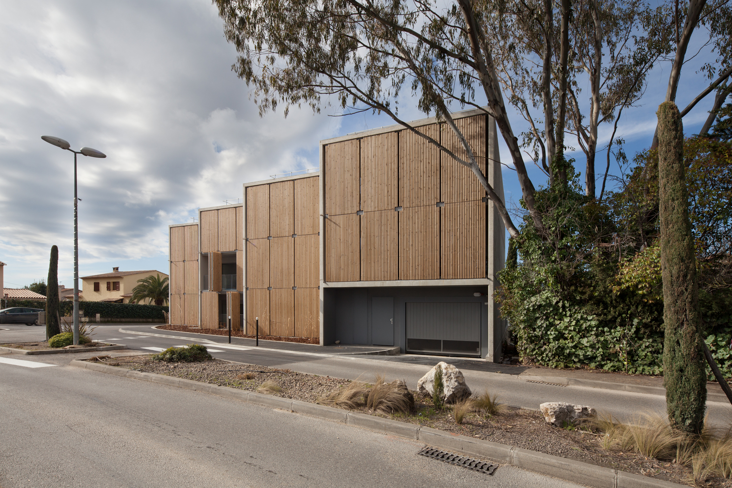 融合绿意的法国 Mouans·Sartou· 社会住宅与商铺设计-28