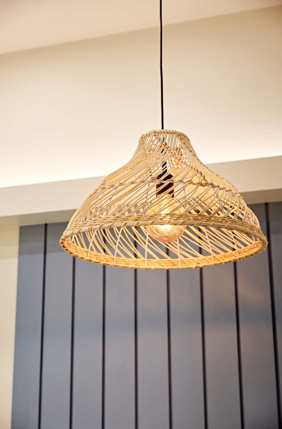 蓝色点缀的白色美容院设计-13