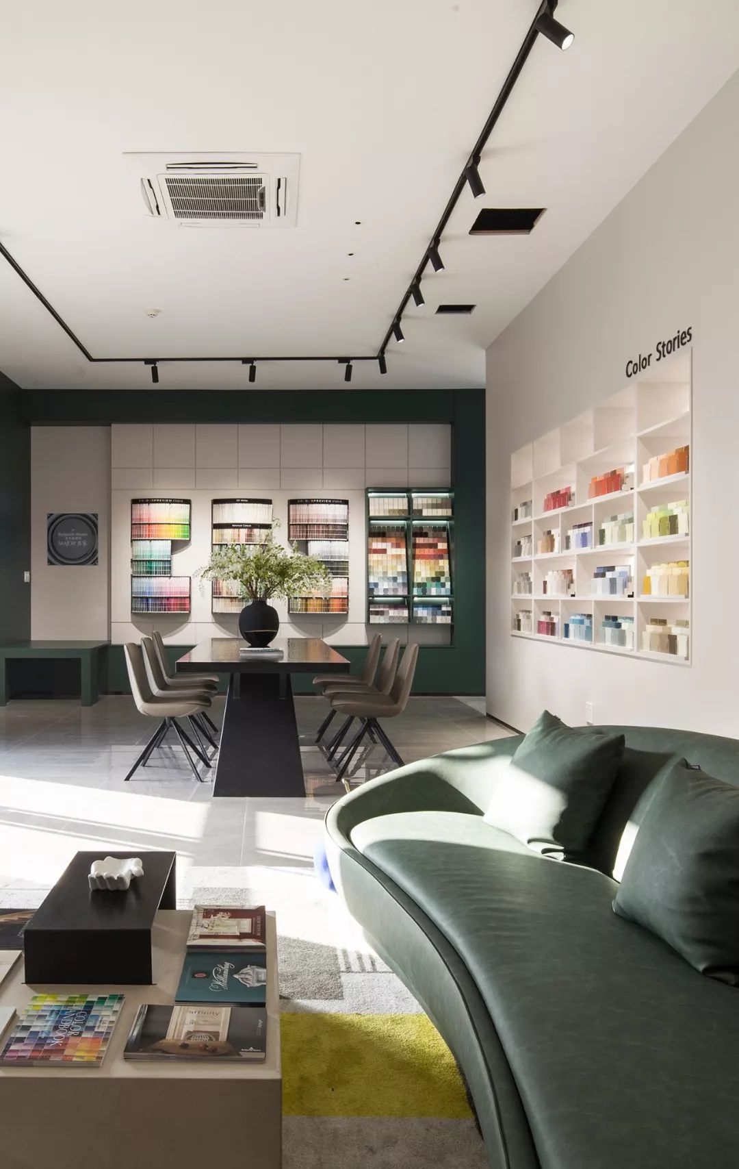 60 平米绍兴本杰明摩尔店，洛戈软装陈设打造空间榜样-23