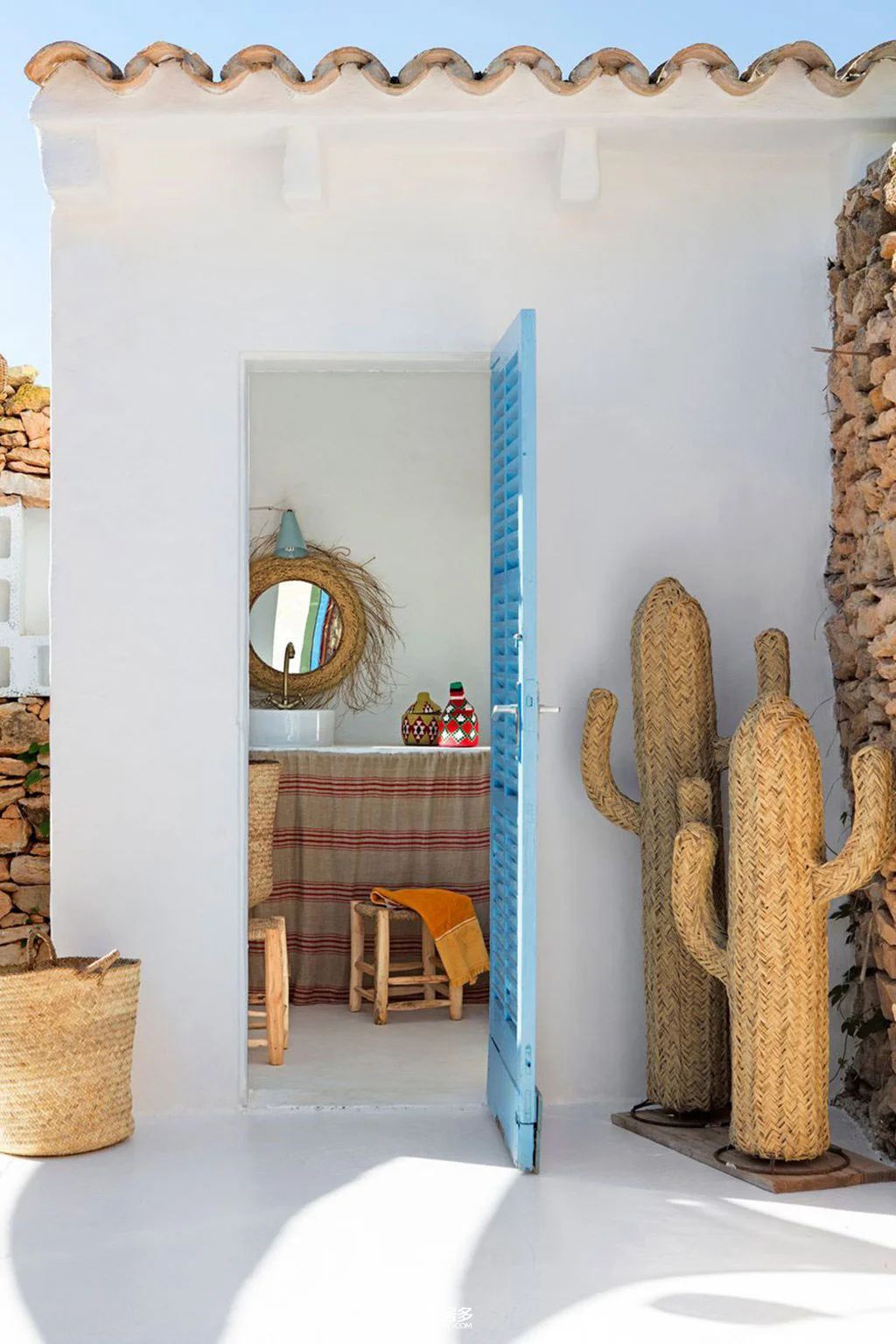 西班牙白色避暑别墅设计-12