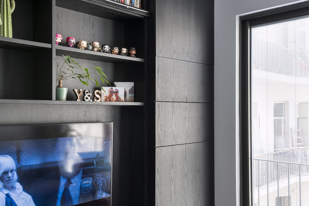 特拉维夫 44 平米公寓,深色设计诠释小空间魅力-57