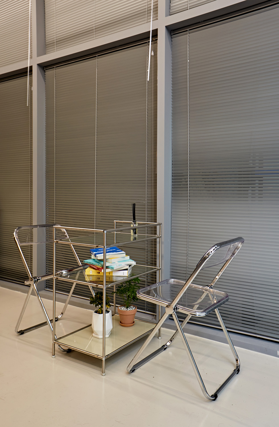 现代简约风格的 15 平米小型美容室设计-14