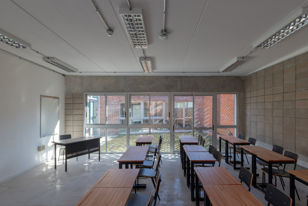 乌拉圭托莱多 CBT 教育中心 | 简约美观的公共教育空间设计-36