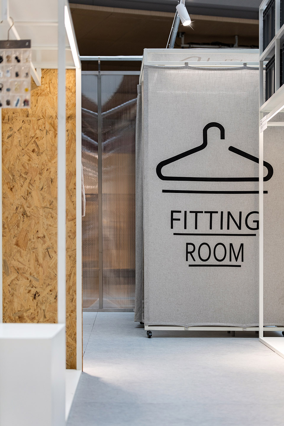 依文集团中国质造徐州苏宁店 / 吾觉空间-29