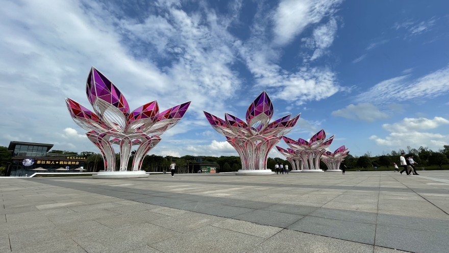 橙彩凝香赣州信丰花园湾广场主题雕塑丨中国赣州-26