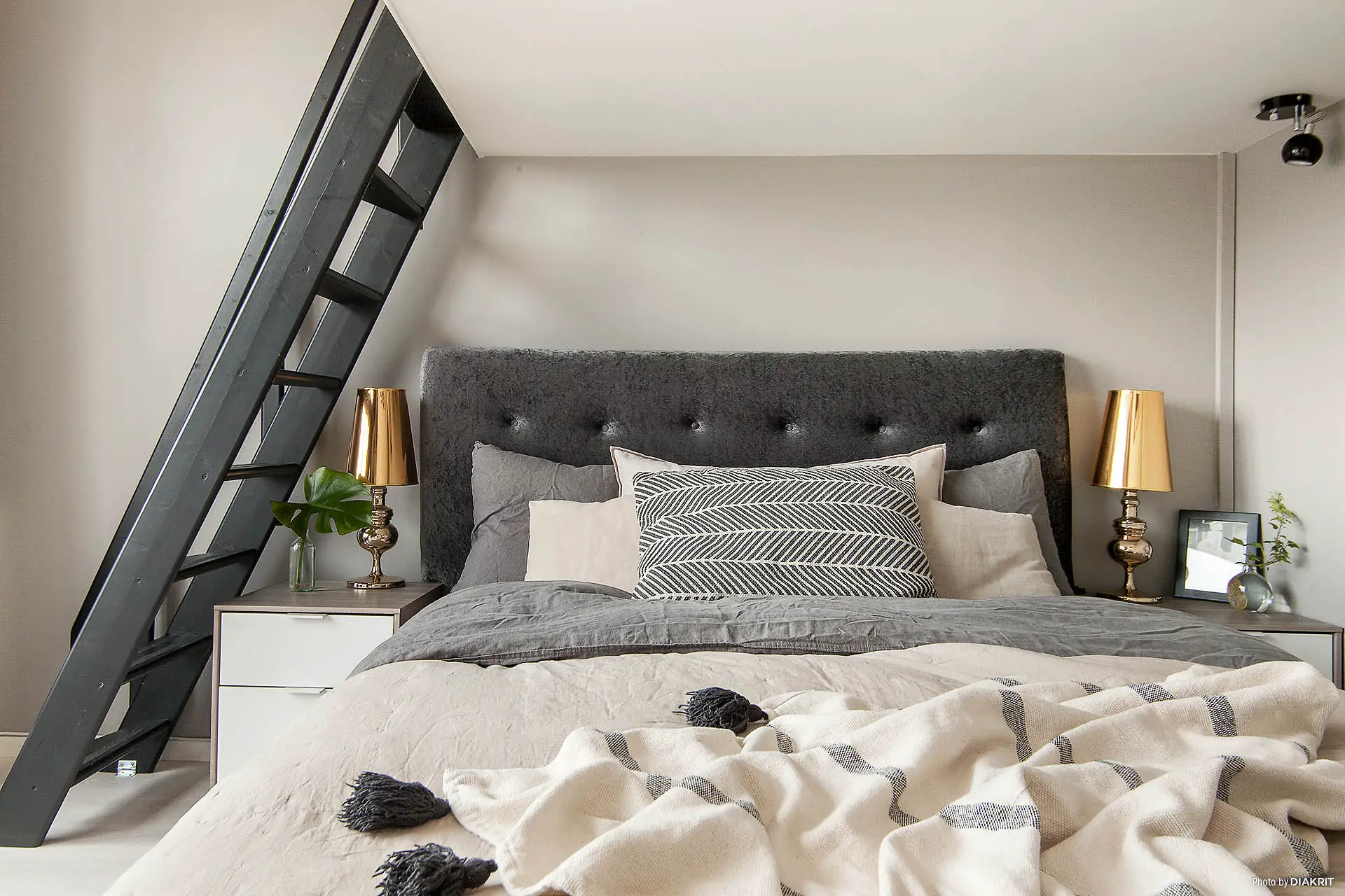 城市景观下的卧室阁楼设计-14