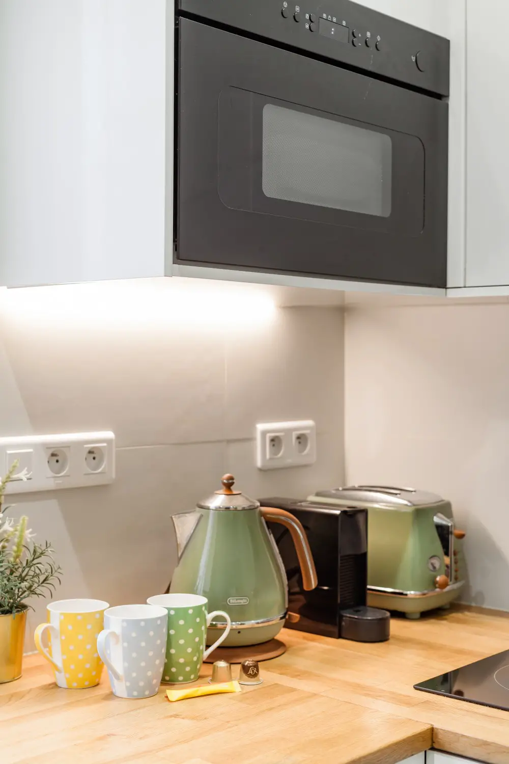 巴黎十九世纪公寓的彩色壁纸和独特设计-8