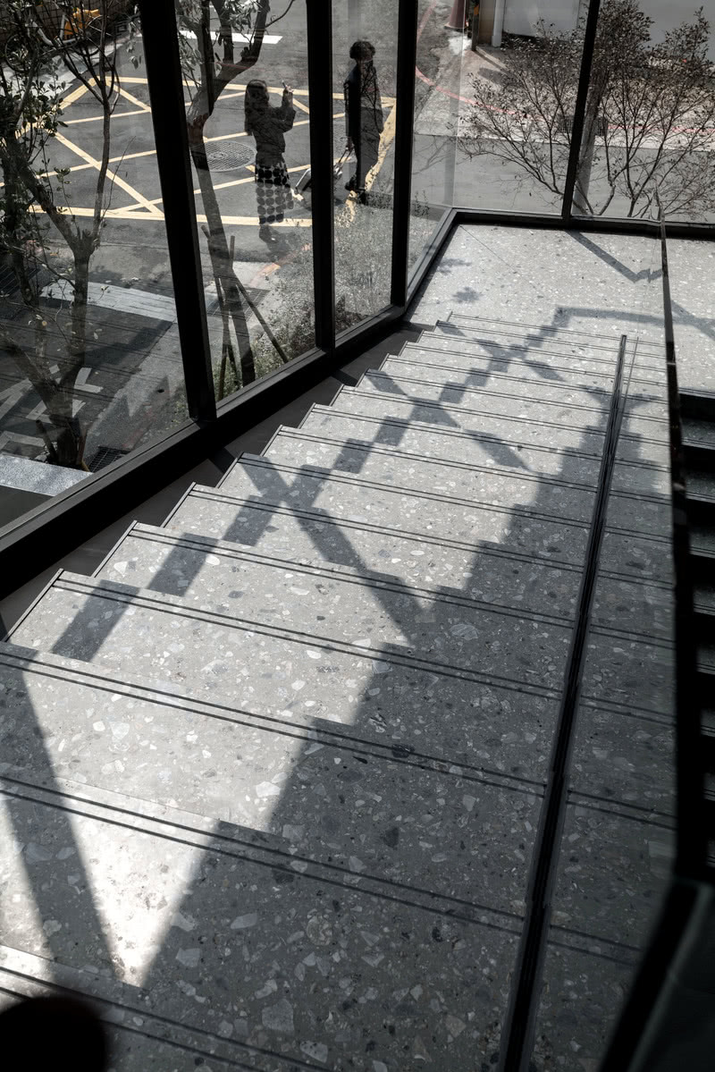 浮光岛屿 · 垂直绿意的售楼处设计-14