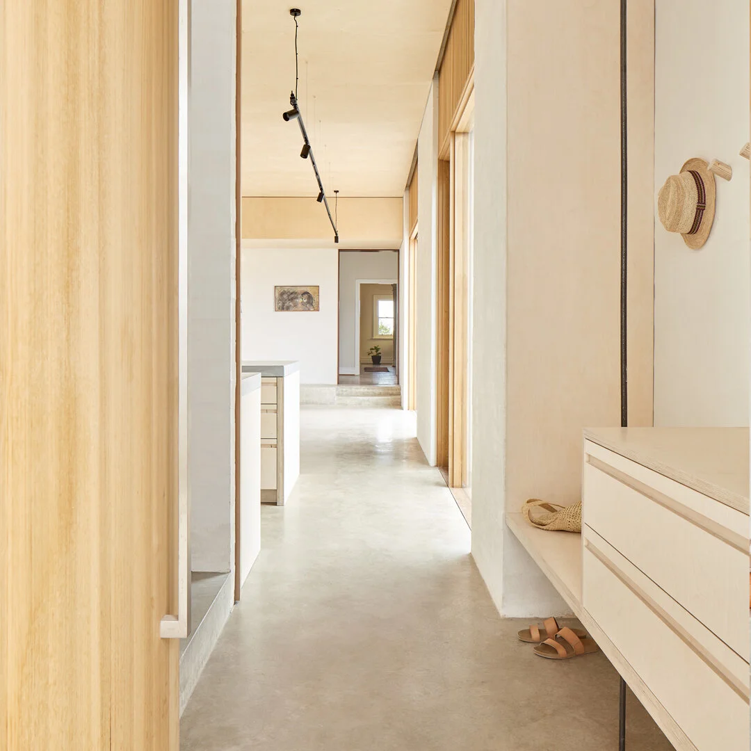 滨海台地；滨海阶地（注：这里一般指海边的台地地形，如果结合具体语境是建筑名称等，也可翻译为滨海露台等，但仅从Marine Terrace本身，滨海台地是较常见的地理专业表述 ）-5