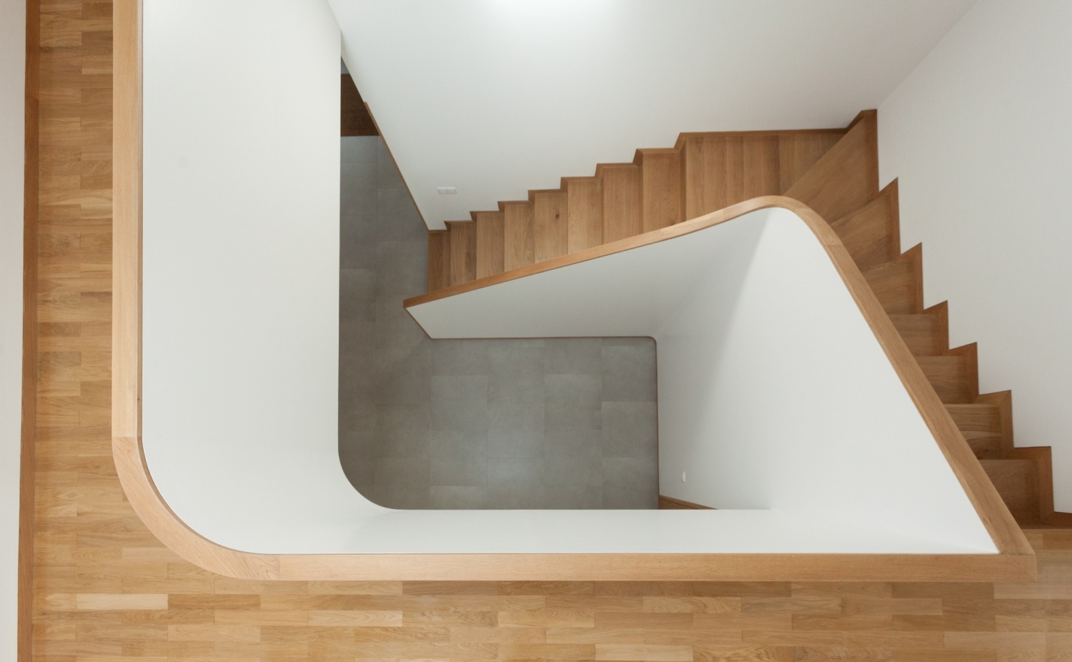 葡萄牙 Agueda 住宅——地形与空间的完美融合-38