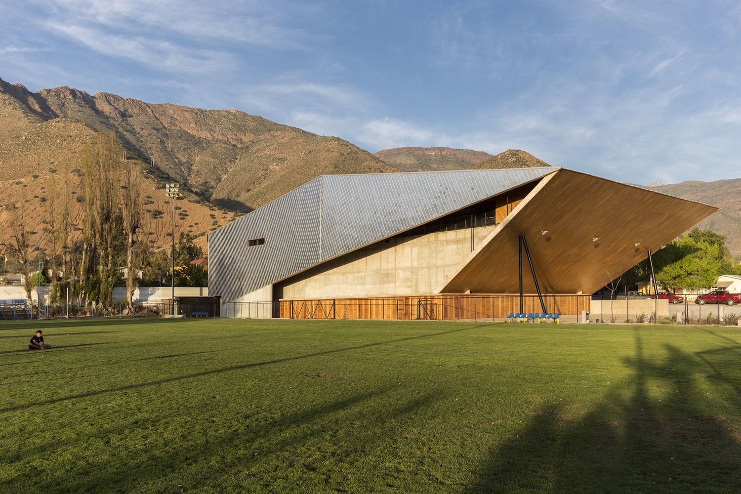 智利 Salamanca 市 9 年匠心之作 · 公共空间与体育设施的完美融合-48