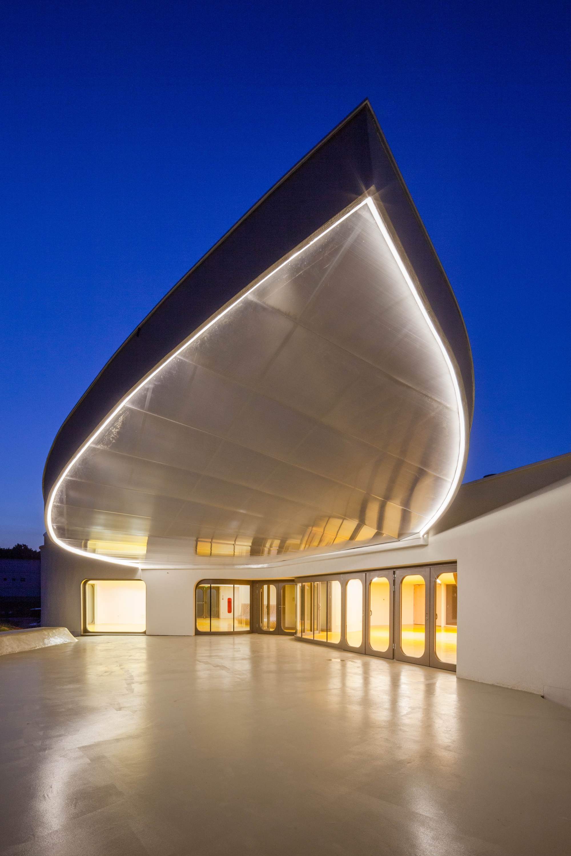 Tennis Club in Strasbourg  / Paul Le Quernec-26