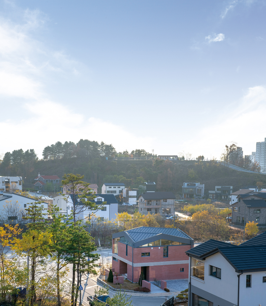 折纸式蝶形屋顶住宅-25