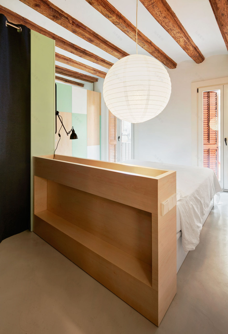 巴塞罗那工业风公寓,家具分隔空间打造开放式生活-16