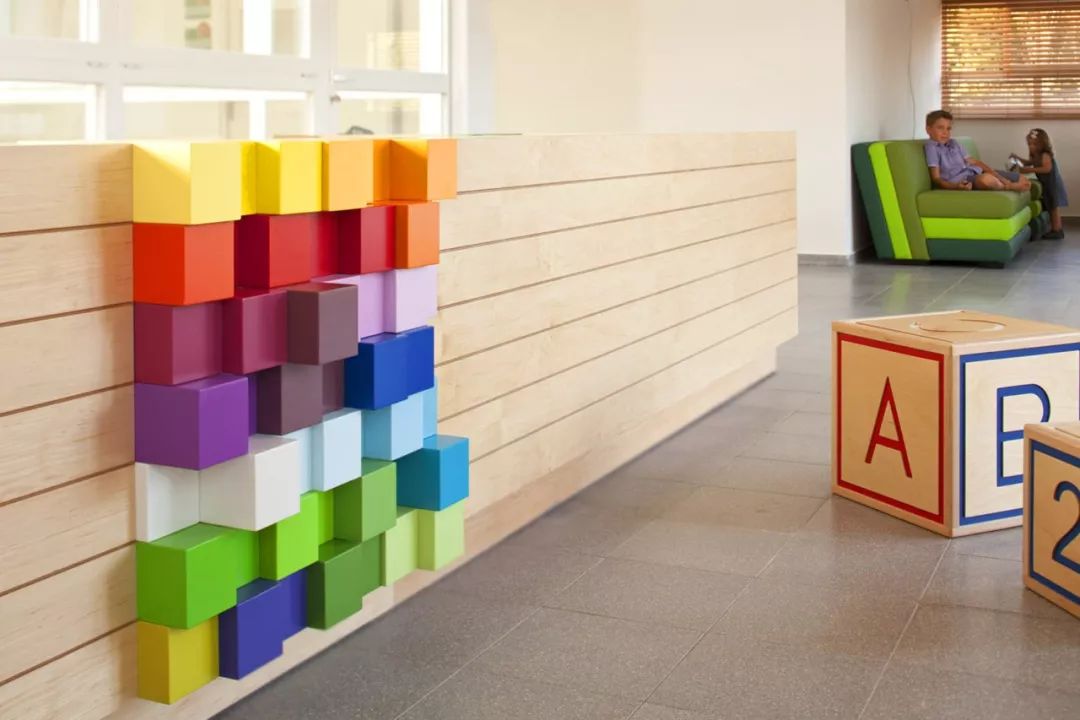 五色斑斓的幼儿园空间设计-39