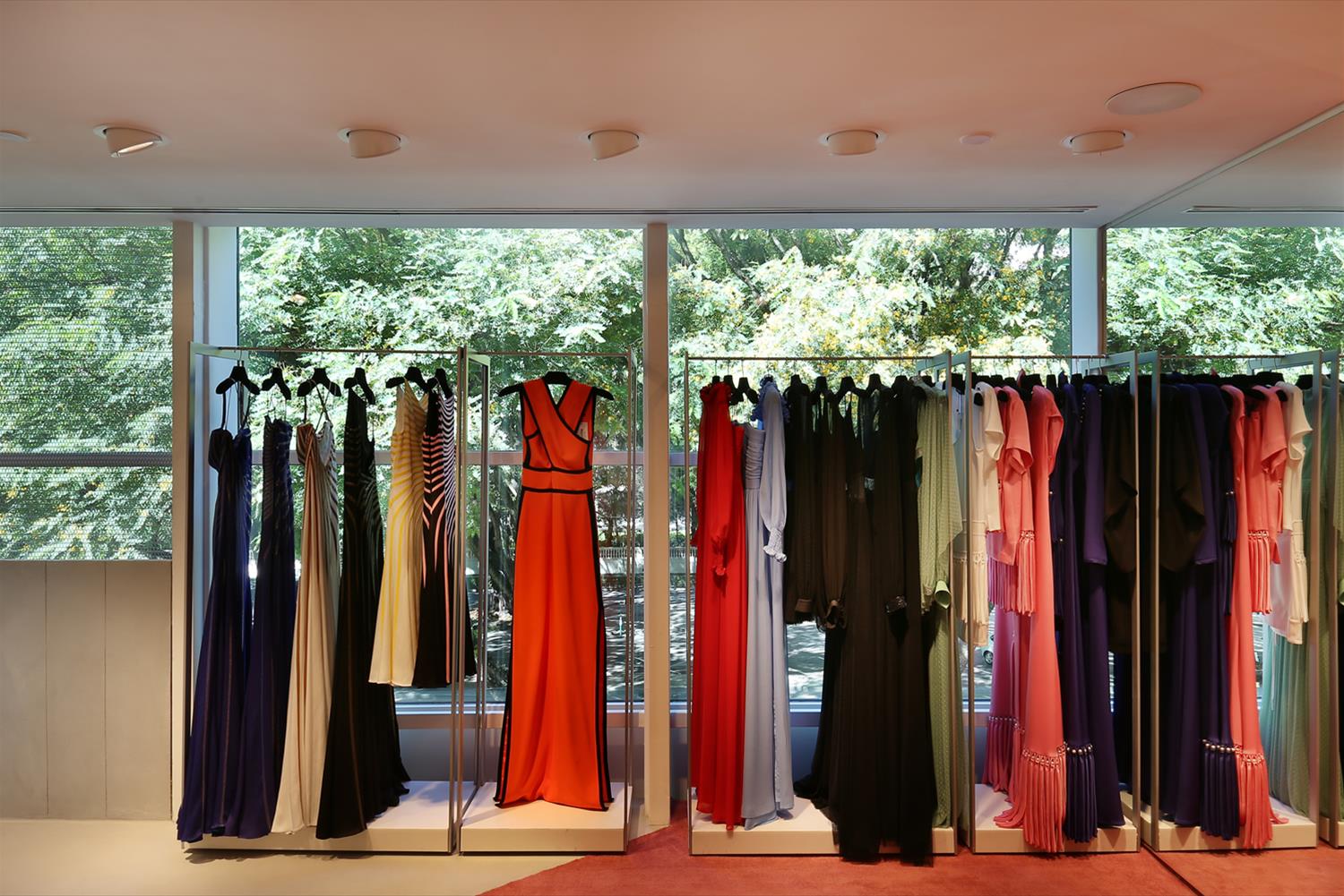 巴西 Reinaldo Lourenço 商店 | 极简悬浮楼梯设计-14