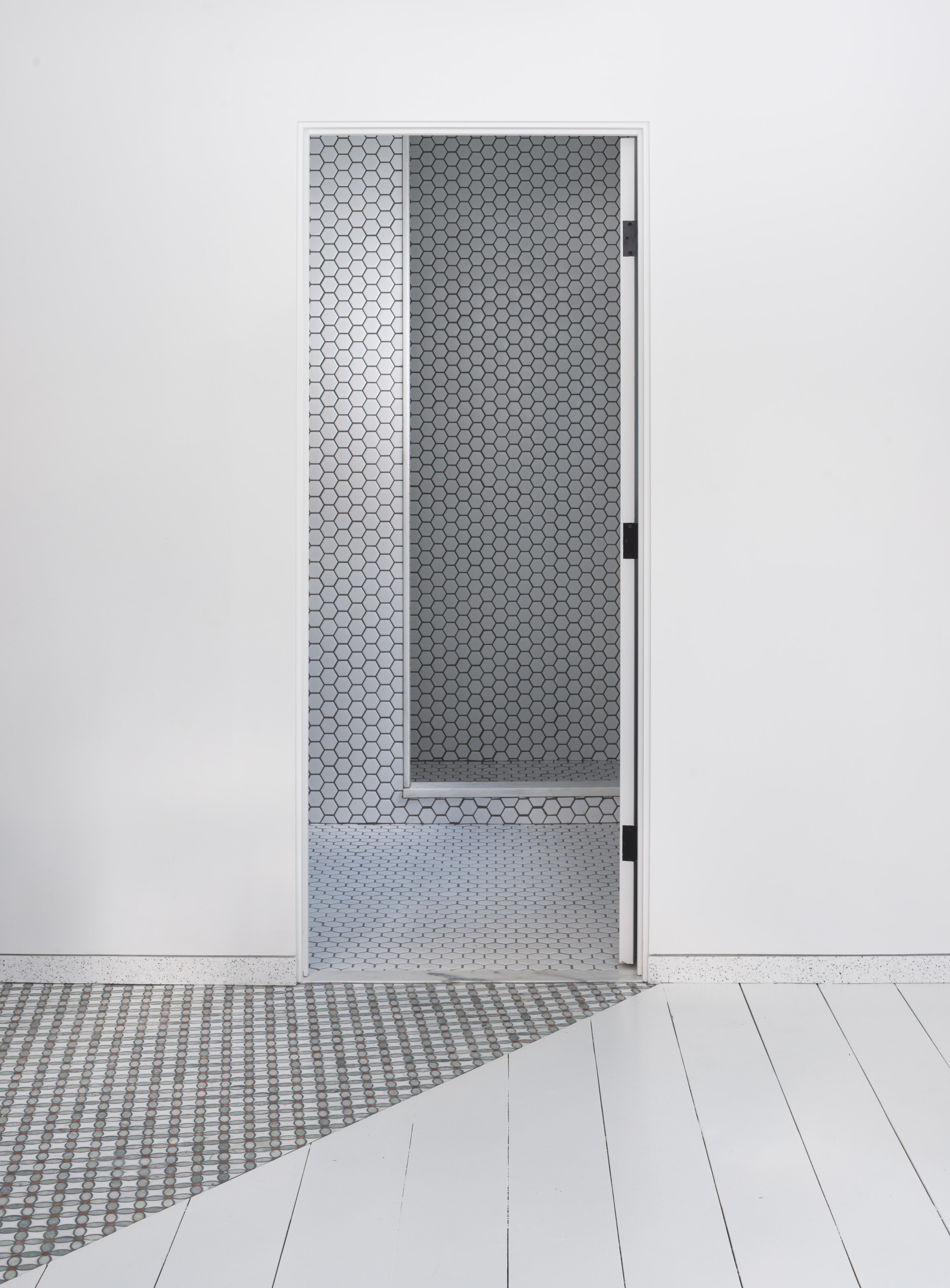 New Affiliates creates asymmetric mountain cabin in Vermont-14