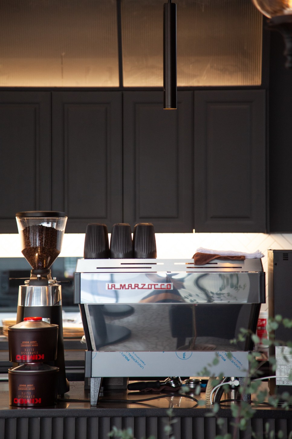 伦敦 45 平米小公寓，照明营造多元氛围-11