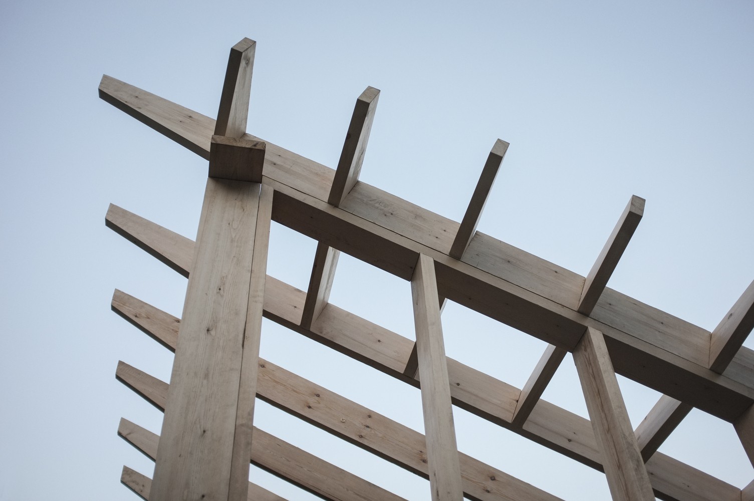 胡同画室——墙体像素化，木架结构打造连续统一视觉效果-12