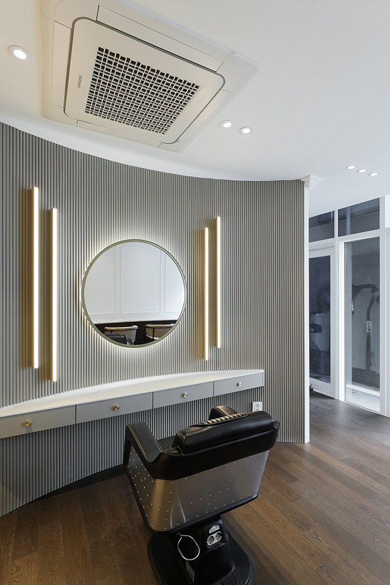 简约时尚的 38 平米美容院设计-14