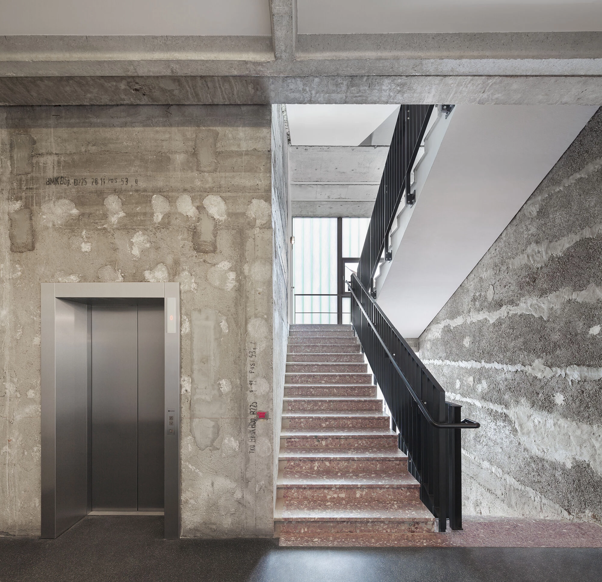 柏林弗兰克福特门公寓 | 绿色与功能并重-16