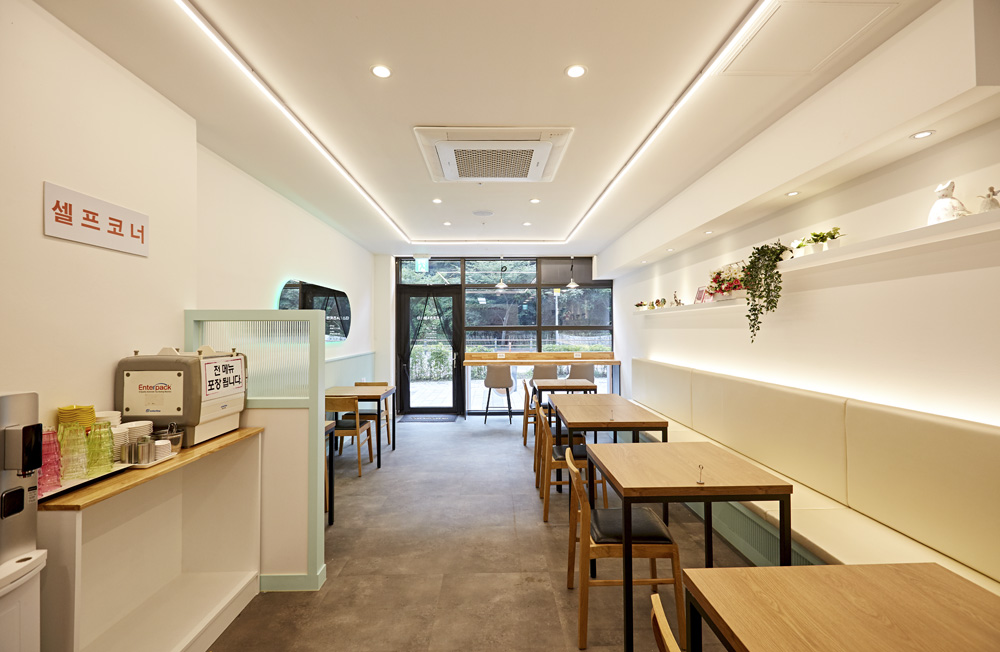 明亮简约的 15 平米快餐店室内设计-6