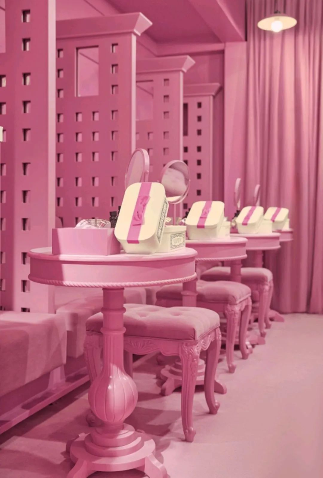 VALENTINO Beauty上海新店「粉丝绒奇想屋」丨中国上海-9