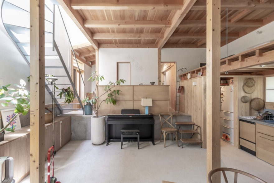 旗竿地に立つ店舗併用住宅 半地下につくったのは“景色”を見渡せ、落ち着く大空間 | Architecture | 100%LiFE-3