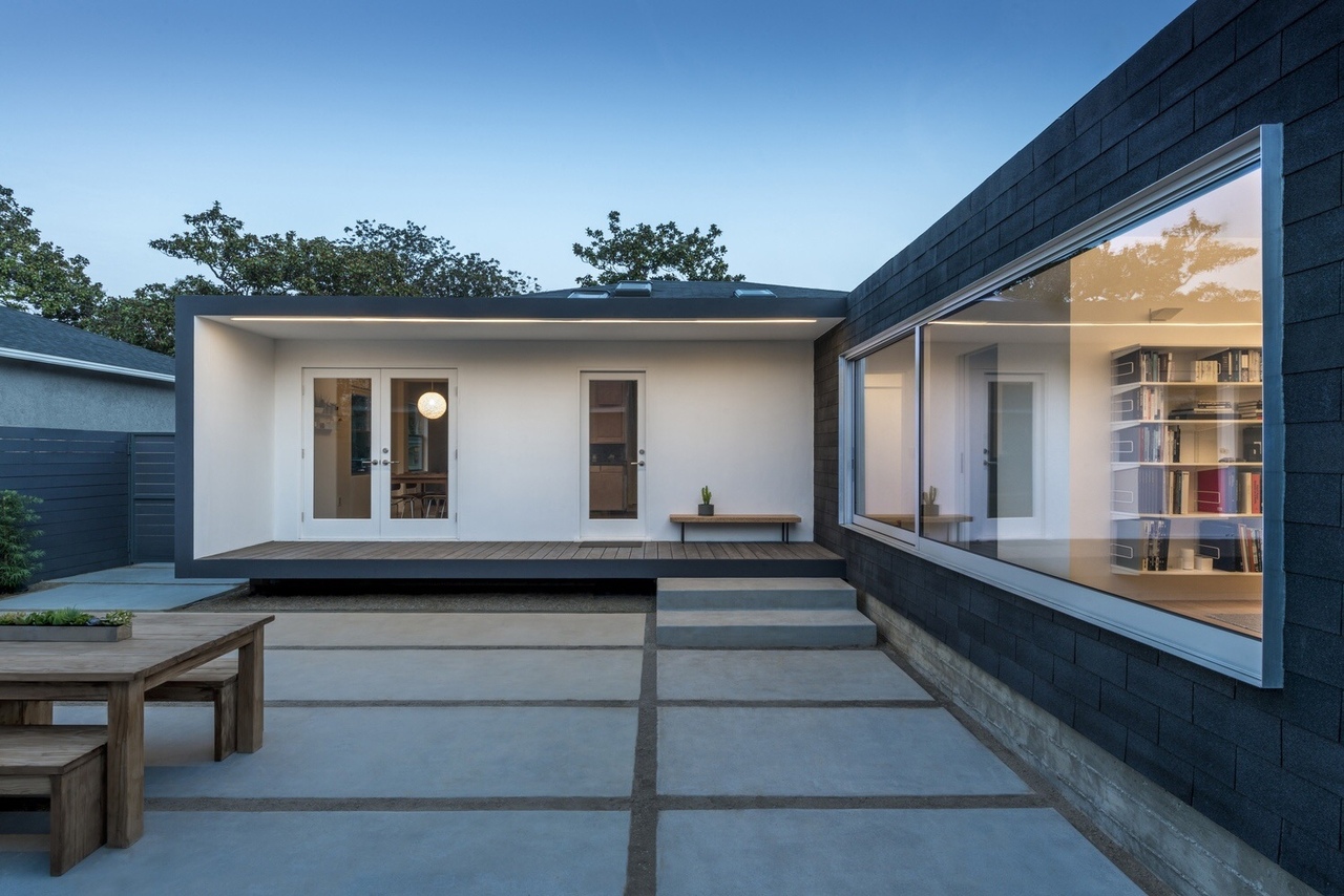 Дом с окном во двор（带庭院窗的房子）丨美国丨Edward Ogosta Architecture-22