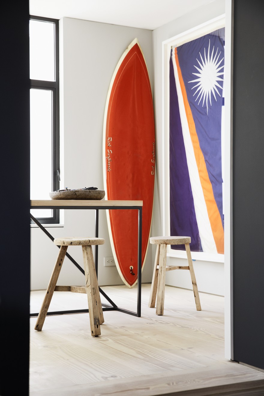 Manhattan Beach House Features Clean and Bright Scandinavian Expression-32