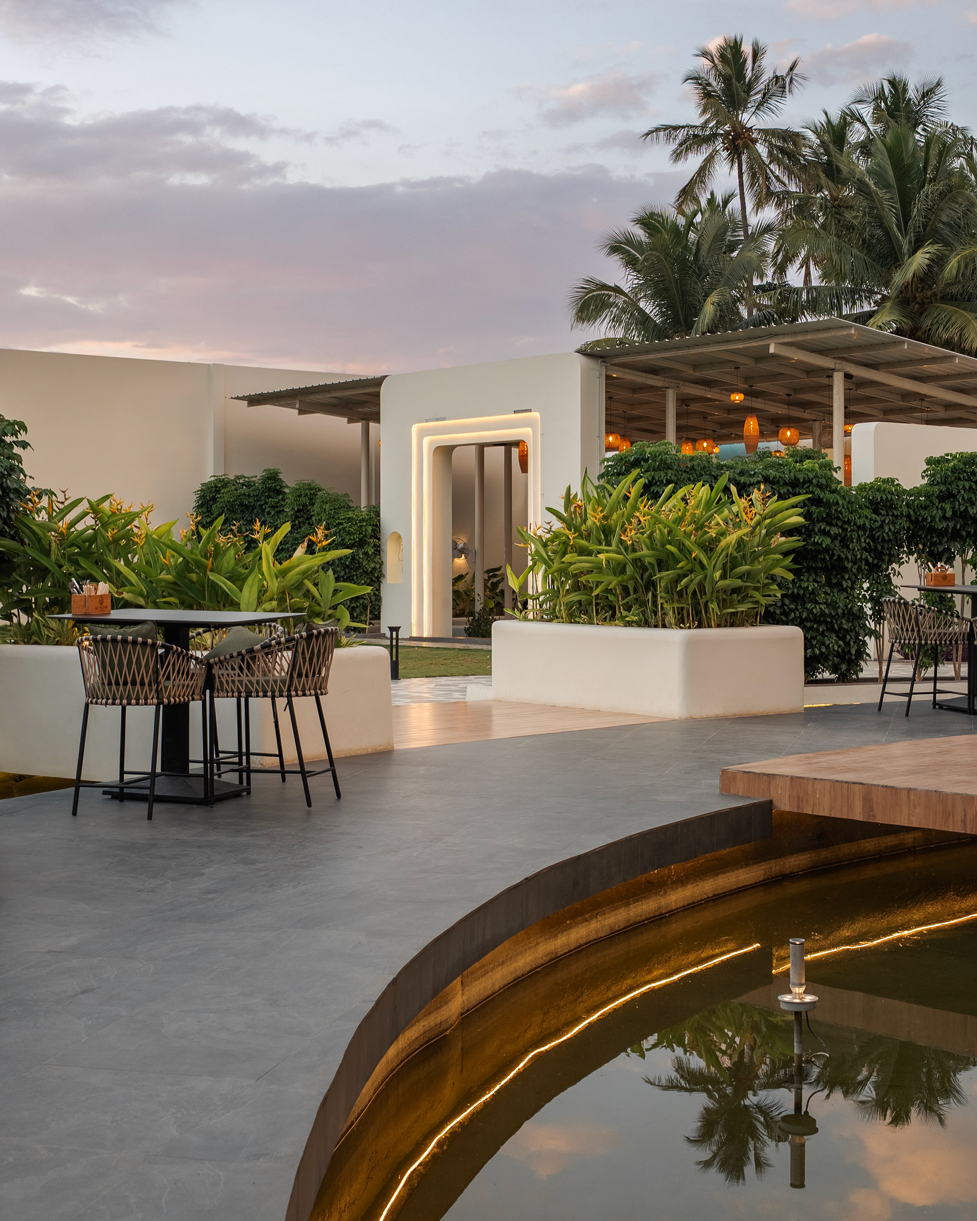 露台餐厅丨KARTHIK ARCHITECTS-41