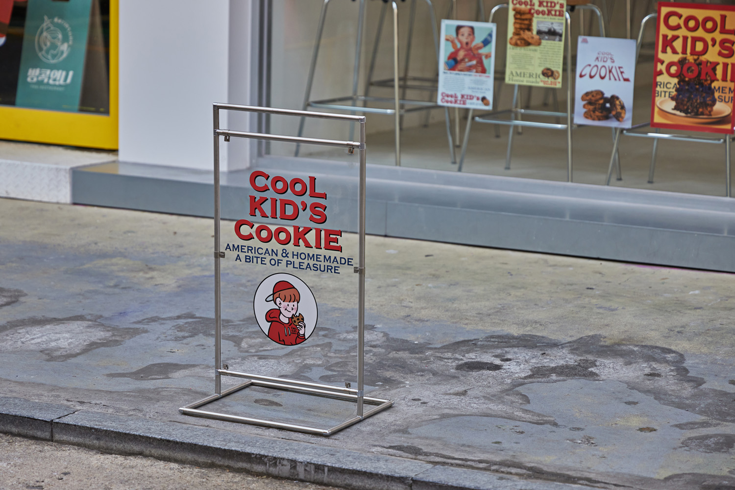 白色简约的 7 层甜品店空间设计-13