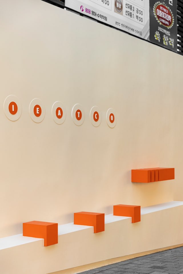 极简风格的咖啡厅室内设计-8