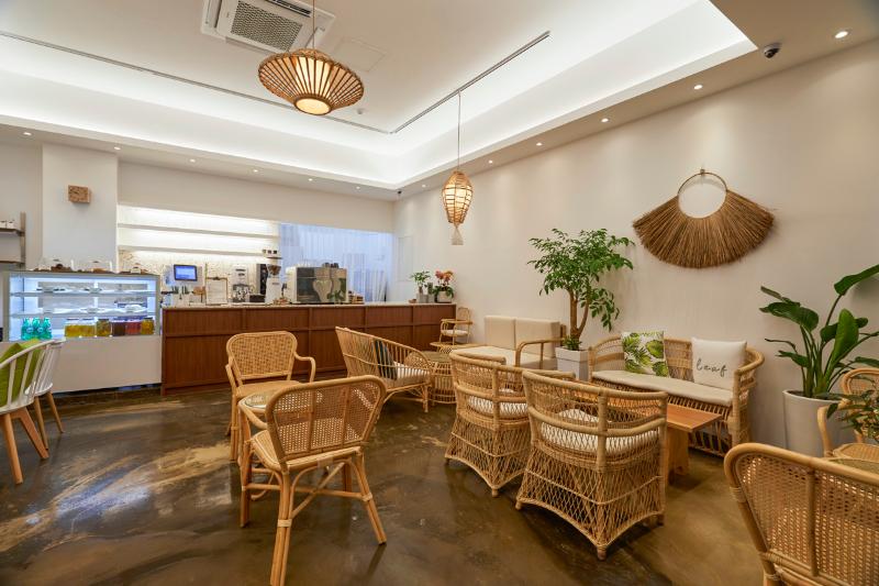 20 平米温馨双色咖啡厅-9