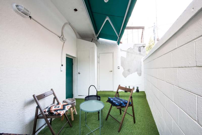 16 坪极简咖啡厅，打造温馨舒适空间-15