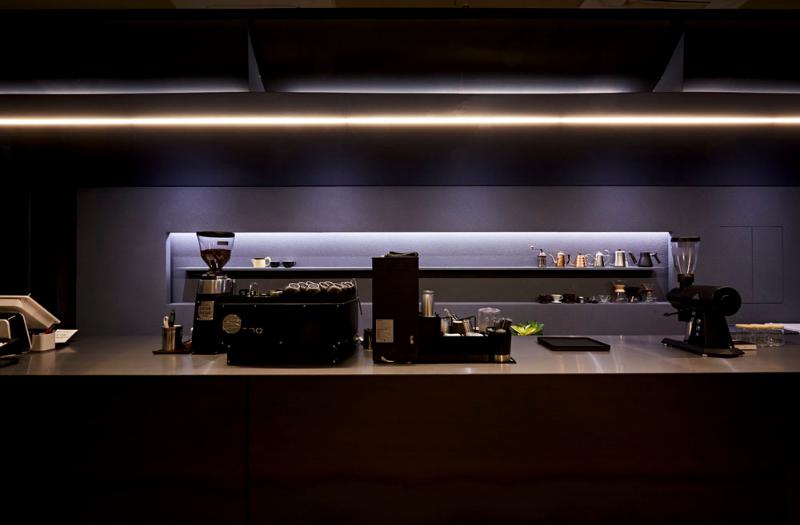 11 坪咖啡店，照明设计点亮黑色空间-6