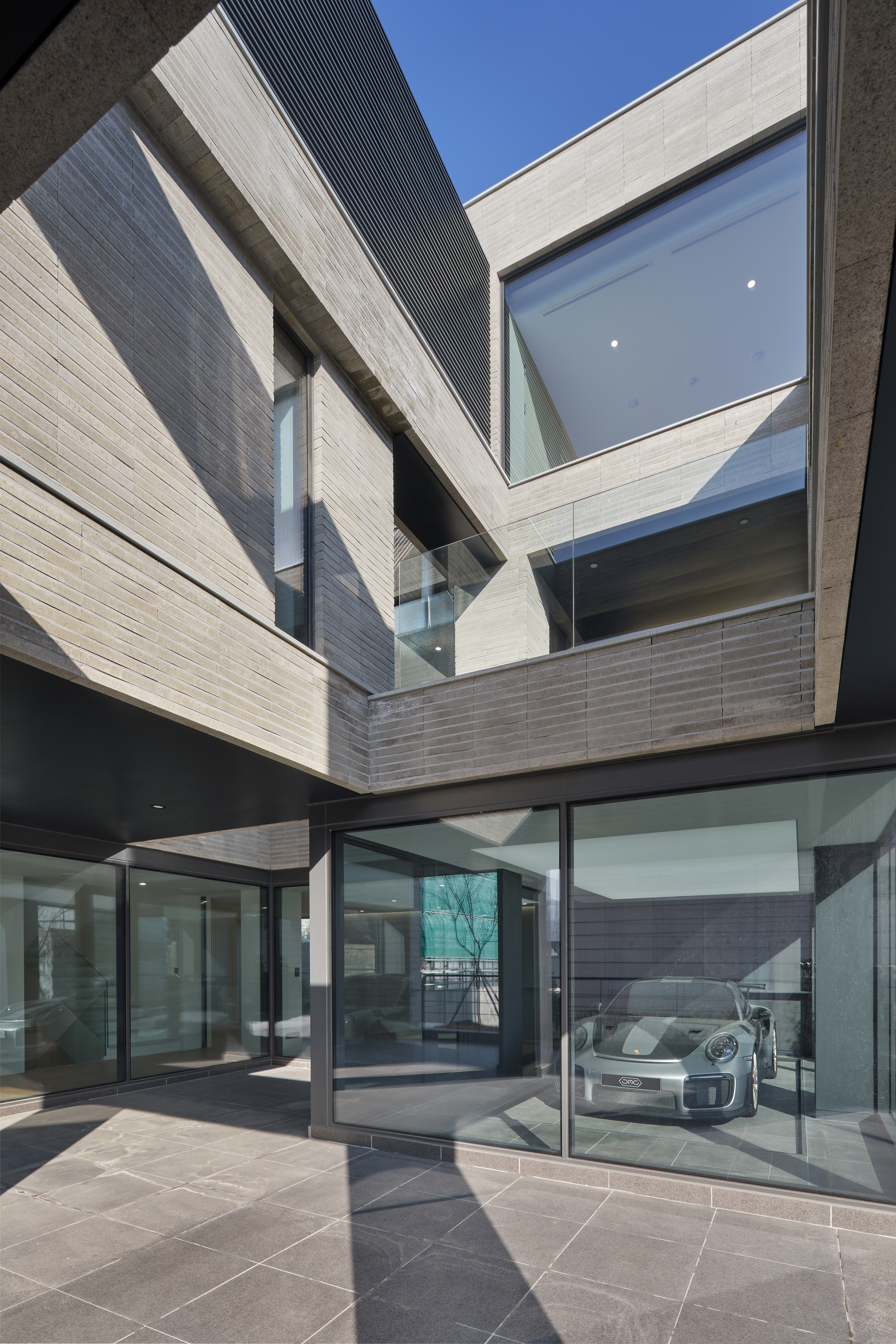 Turning Cube House / A'DUS [Architectural Designer Cluster]-27