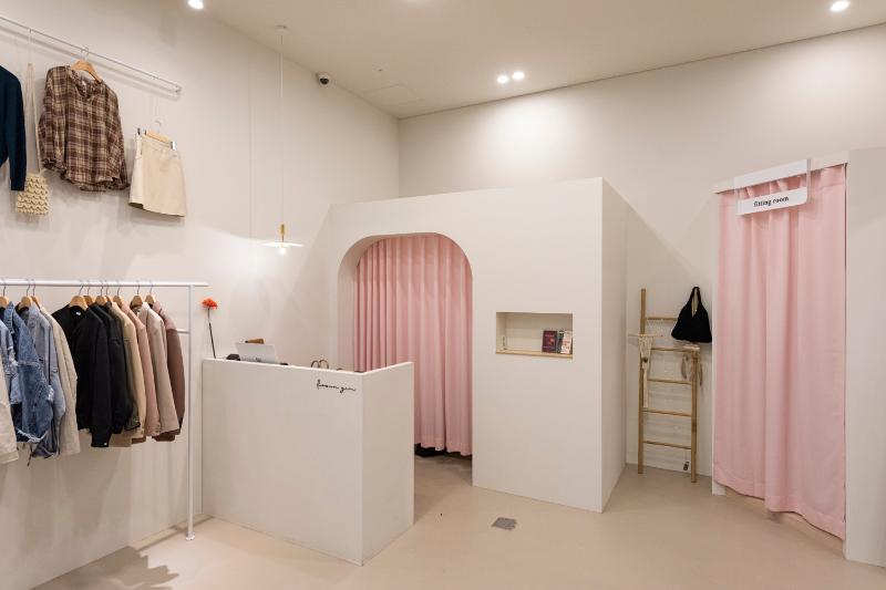 粉色调点亮 11 平米服装店 室内设计案例解析-4