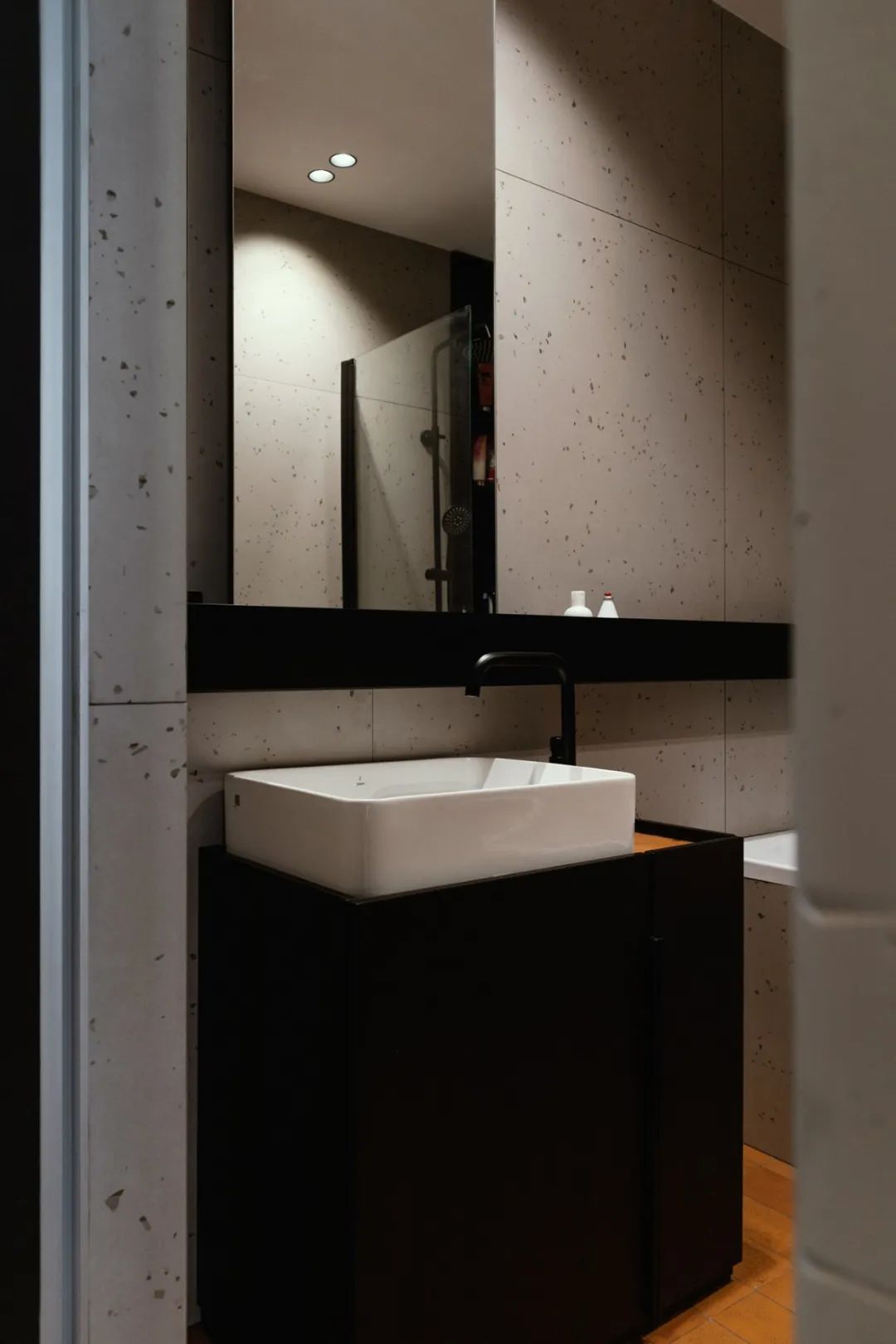 乌克兰极简主义公寓丨MARRA GROUP-52