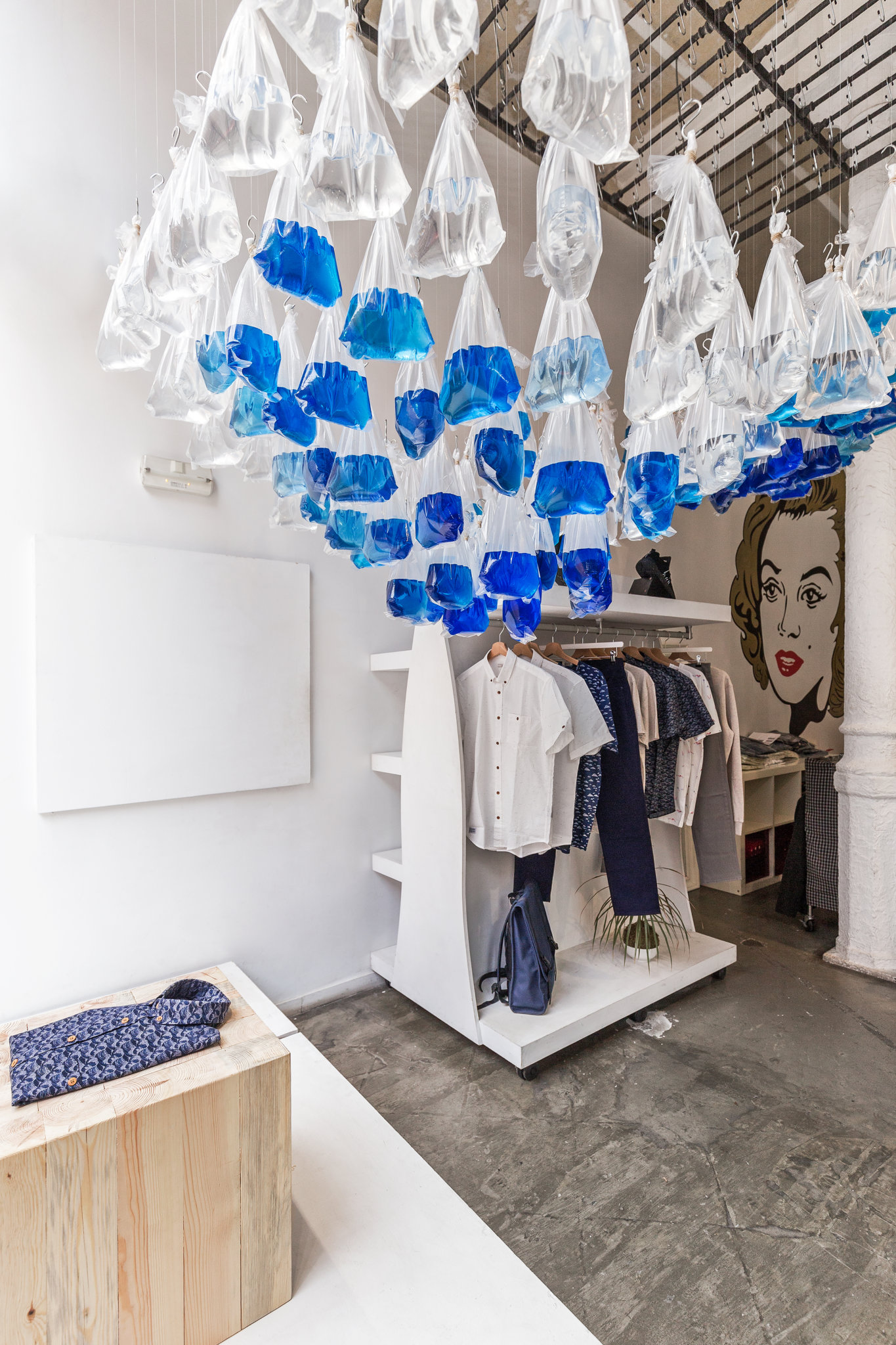 Liquid Modernity | Shopwindow for Olow in the IguapopShop store-6