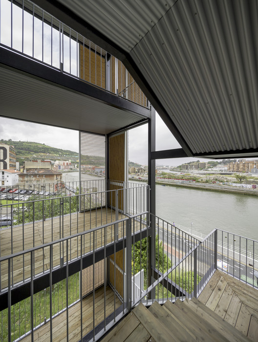 河滨重生 · 2A Dique 街老建筑翻新丨西班牙丨Behark-18