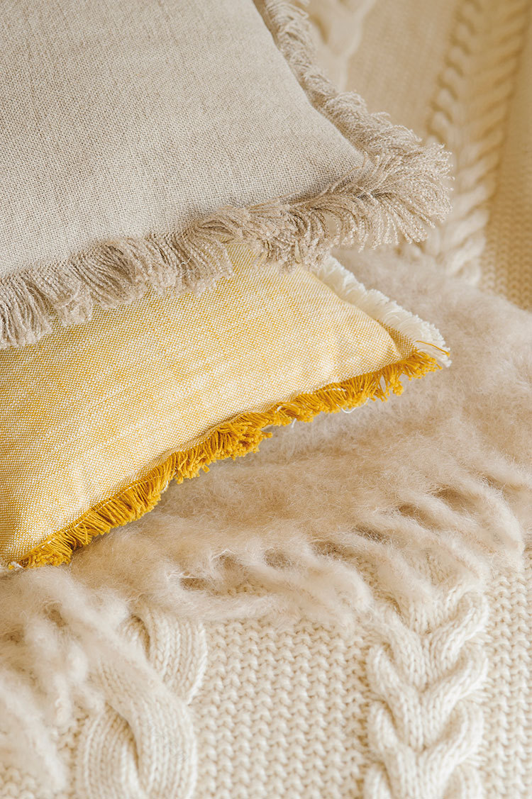 西班牙百年古宅新生,暗室变明亮空间-13