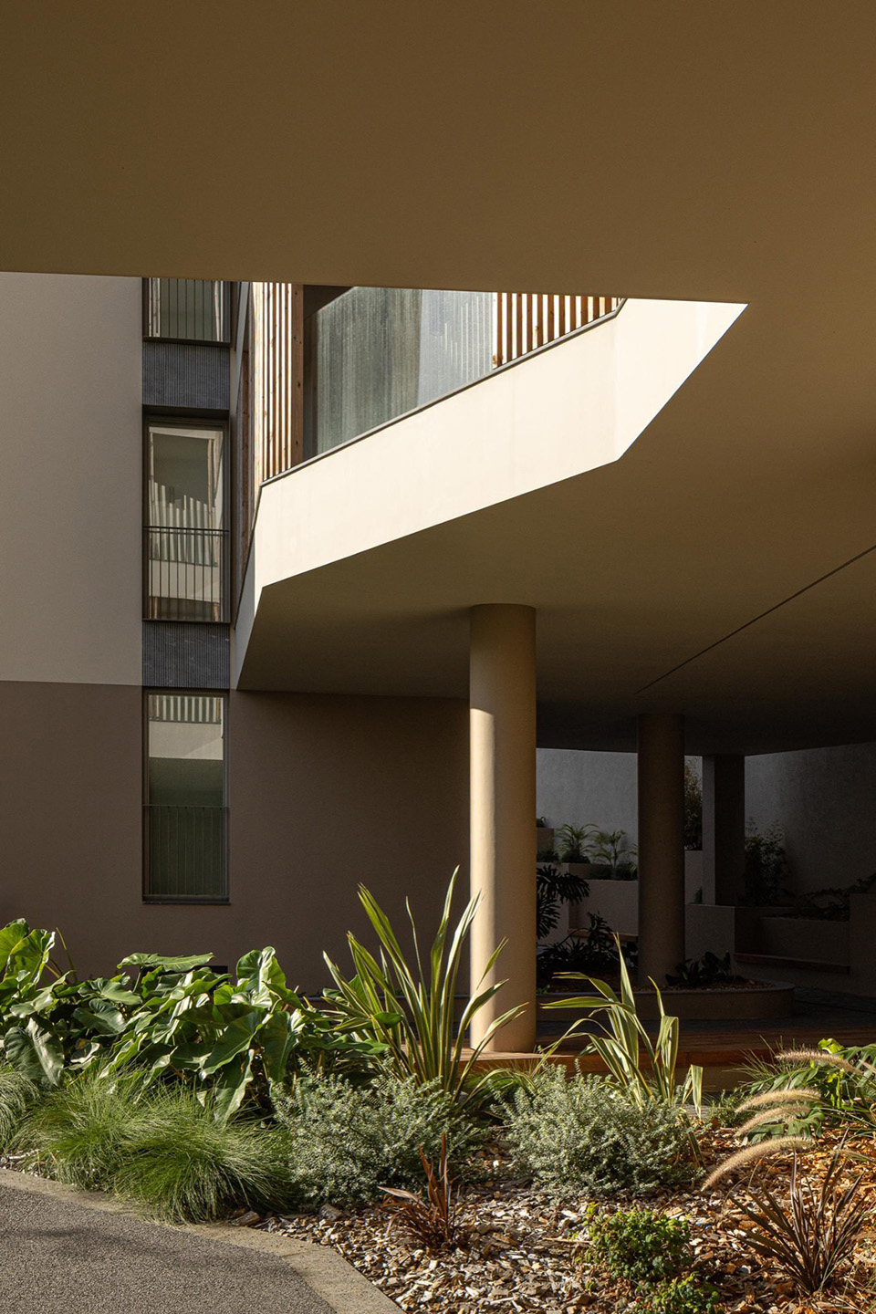 ERNESTO DO CANTO住宅区丨葡萄牙蓬塔德尔加达丨BOX arquitectos-56