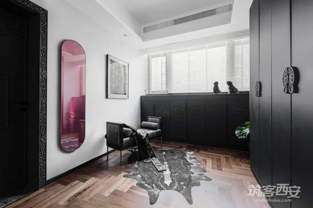 极致黑韵,红杉·陈醉打造西安 360㎡顶跃艺术宅-94