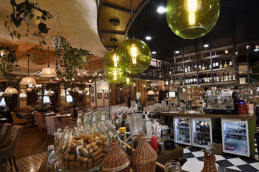 Family Italian Restaurant Chipolucho by ALLARTSDESIGN-11