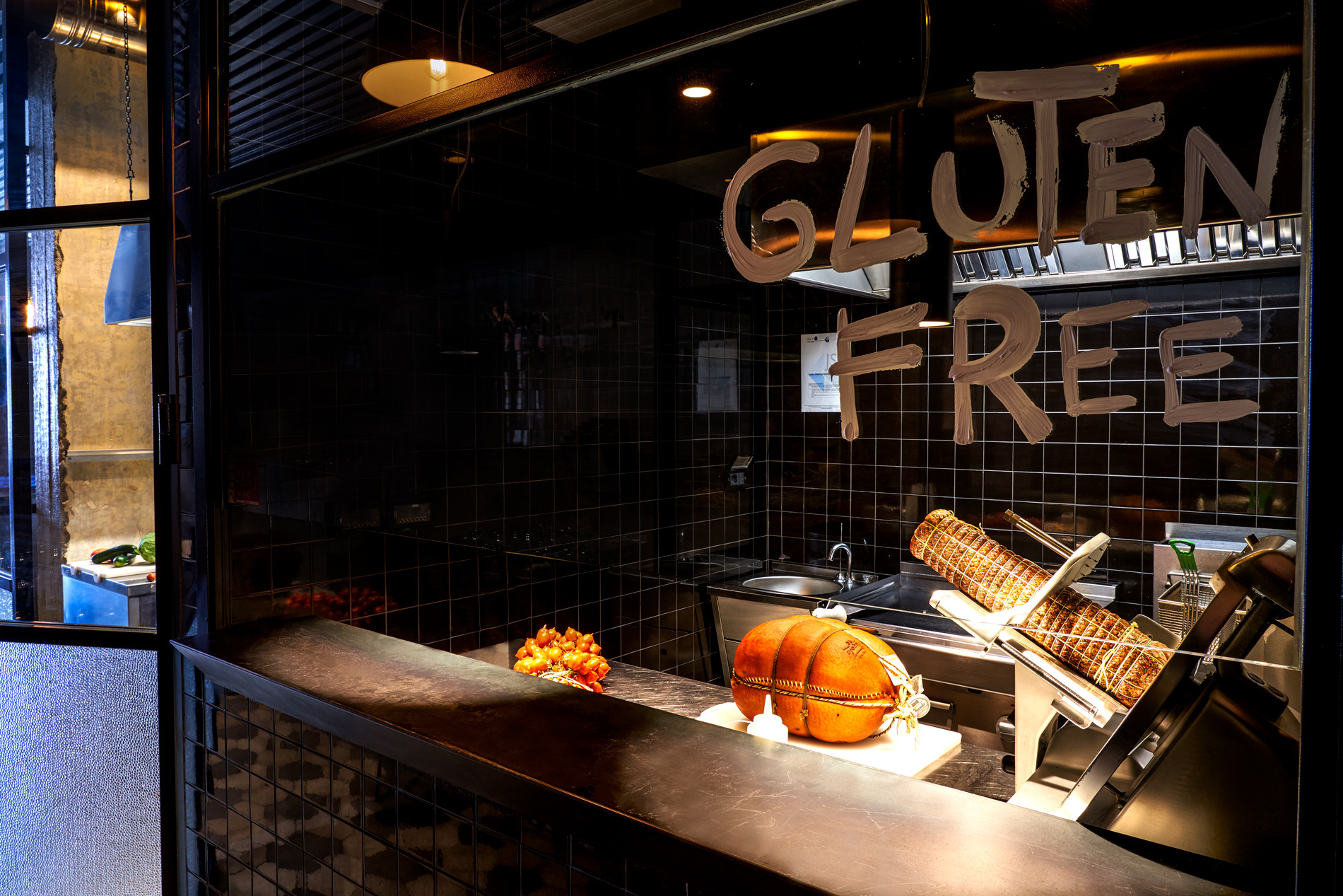 铁与火的烹饪艺术,打造独特汉堡空间-7