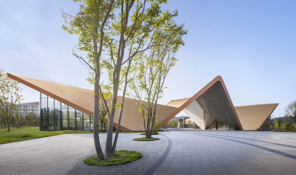 阆中赛城游客中心 | 山水间的现代飞翼-3