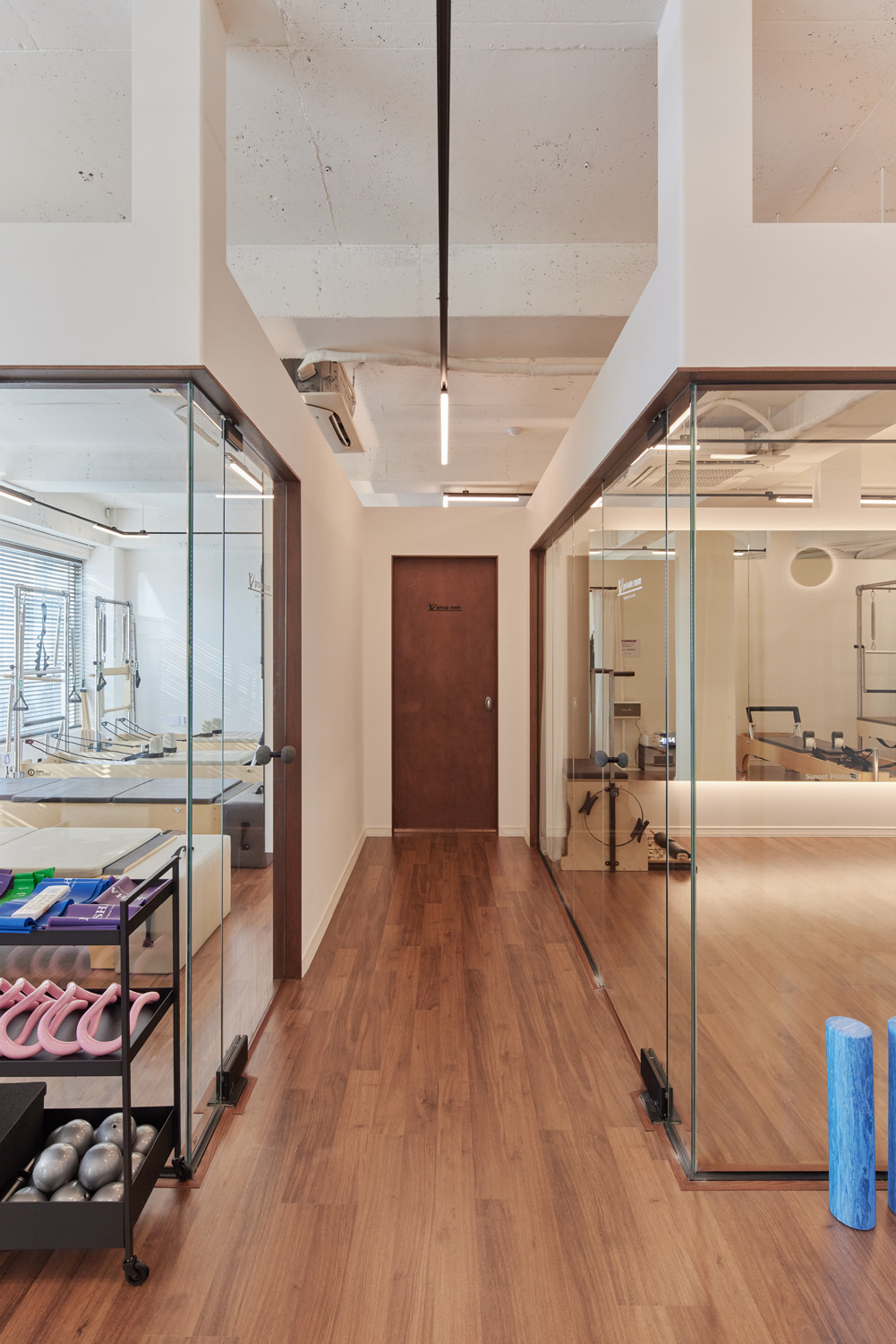 白色与木色，打造高级设计感的 30 平米公寓-18